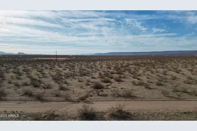 640 W Acres Oatman Highway, Golden Valley, AZ 86413 - Photo 17