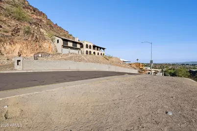 7040 N 23rd Place #104, Phoenix, AZ 85020 - Photo 15