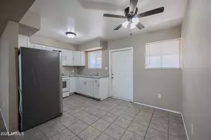 1915 N 26th Pl, Phoenix, AZ 85008 - Photo 9