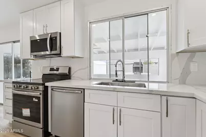 18045 N 20th Lane N, Phoenix, AZ 85023 - Photo 13