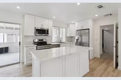 18045 N 20th Lane N, Phoenix, AZ 85023 - Photo 11