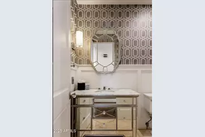 5718 N 54th Street, Paradise Valley, AZ 85253 - Photo 15