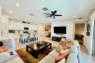 1657 W Monte Way, Phoenix, AZ 85041 - Photo 9