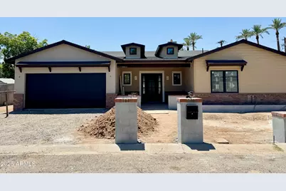 3028 N 47th Street, Phoenix, AZ 85018 - Photo 1