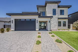 4852 E Piccadilly Rd, Phoenix, AZ 85018 - Photo 1