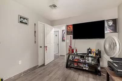 2749 W San Juan Avenue, Phoenix, AZ 85017 - Photo 17