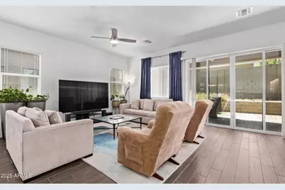 939 E Paseo Way, Phoenix, AZ 85042 - Photo 11