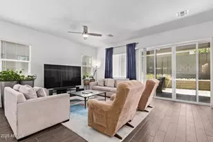 939 E Paseo Way, Phoenix, AZ 85042 - Photo 11