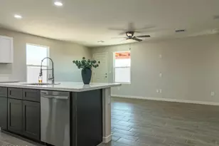 15438 S Overfield Rd, Arizona City, AZ 85123 - Photo 9