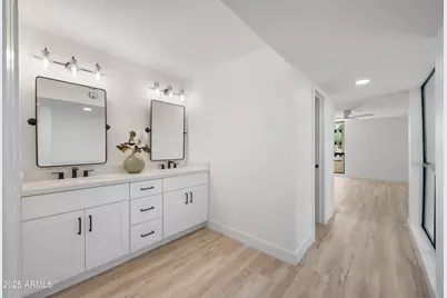 8722 E Devonshire Avenue, Scottsdale, AZ 85251 - Photo 11