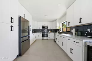 8631 E Thomas Rd, Scottsdale, AZ 85251 - Photo 29