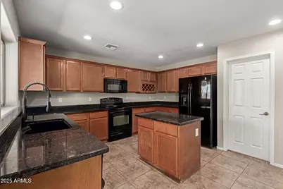 18193 W Saguaro Lane, Surprise, AZ 85388 - Photo 11