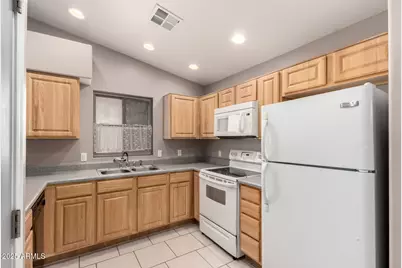 10032 W Devonshire Drive, Arizona City, AZ 85123 - Photo 7