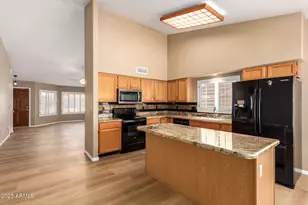 11221 N 77th Ave, Peoria, AZ 85345 - Photo 13