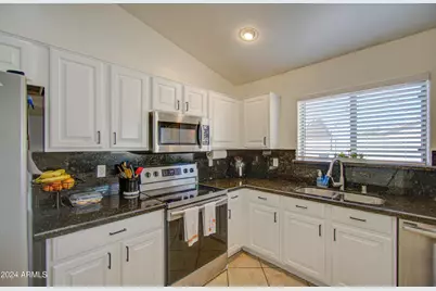 8146 W Hilton Avenue, Phoenix, AZ 85043 - Photo 9