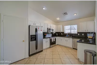 8146 W Hilton Avenue, Phoenix, AZ 85043 - Photo 11