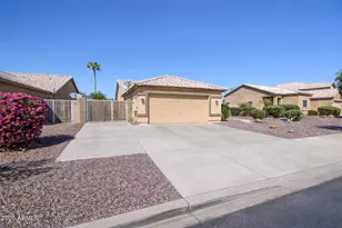 8146 W Hilton Ave, Phoenix, AZ 85043 - Photo 1
