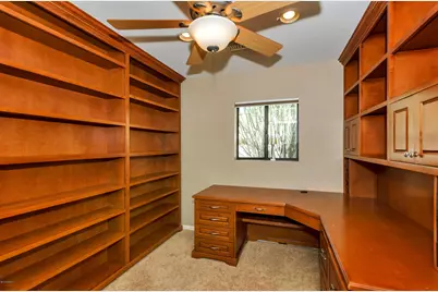 8818 N 47th Place, Phoenix, AZ 85028 - Photo 17