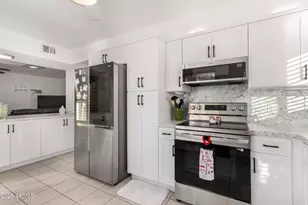 11024 W Peoria Ave, Sun City, AZ 85351 - Photo 17