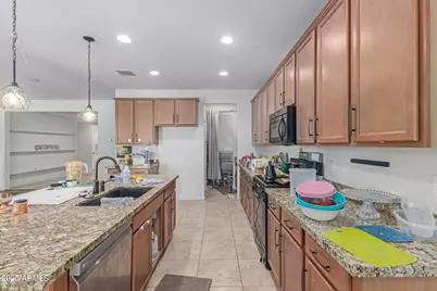 18328 W Saguaro Lane, Surprise, AZ 85388 - Photo 13