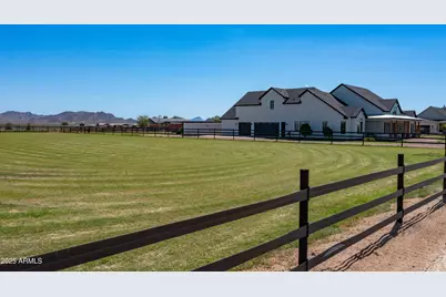 29617 W Eagle Drive, Palo Verde, AZ 85343 - Photo 37