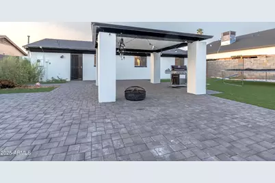 251 W Desert Drive, Phoenix, AZ 85041 - Photo 7