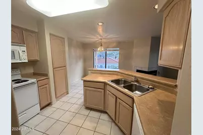 16715 E El Lago Boulevard #Unit 214, Fountain Hills, AZ 85268 - Photo 5