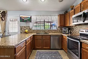 143 W Michelle Dr, Phoenix, AZ 85023 - Photo 11