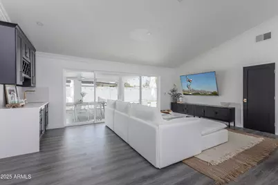 8702 E Clarendon Avenue, Scottsdale, AZ 85251 - Photo 7