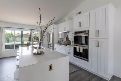 8702 E Clarendon Avenue, Scottsdale, AZ 85251 - Photo 15