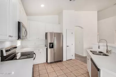 24135 W Hadley Street, Buckeye, AZ 85326 - Photo 7