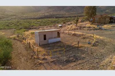 25795 S Old Stage Road, Congress, AZ 85332 - Photo 15