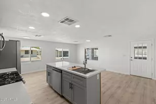 410 N 67th Ln, Phoenix, AZ 85043 - Photo 5