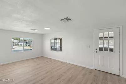 410 N 67th Lane, Phoenix, AZ 85043 - Photo 9