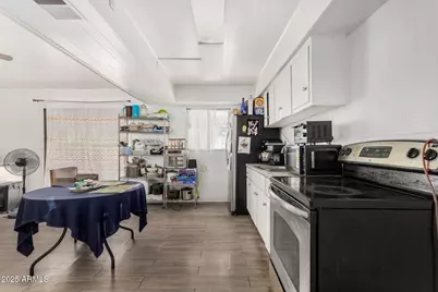 7931 W Earll Drive, Phoenix, AZ 85033 - Photo 13