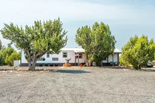 42897 N Pickett Corral Rd, Seligman, AZ 86337 - Photo 3