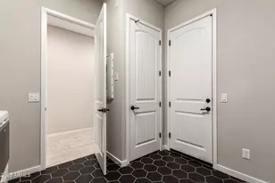 2831 E Los Gatos Dr, Phoenix, AZ 85050 - Photo 27