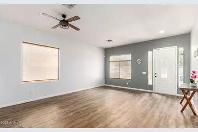 43292 W Oakland Court, Maricopa, AZ 85138 - Photo 11