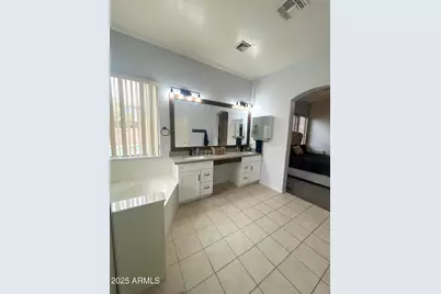 43292 W Oakland Court, Maricopa, AZ 85138 - Photo 19