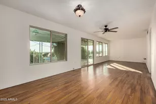 11049 W Crestbrook Dr, Sun City, AZ 85351 - Photo 5