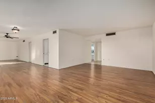 11049 W Crestbrook Dr, Sun City, AZ 85351 - Photo 9