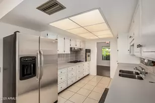 11049 W Crestbrook Dr, Sun City, AZ 85351 - Photo 13