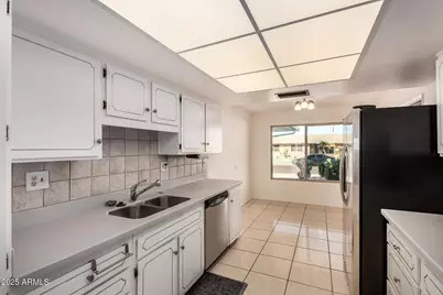 11049 W Crestbrook Drive, Sun City, AZ 85351 - Photo 9