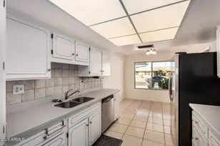 11049 W Crestbrook Dr, Sun City, AZ 85351 - Photo 9