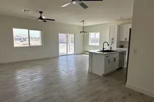 15931 S Fischer Pl, Arizona City, AZ 85123 - Photo 5