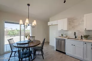 521 E Wickieup Ln, Phoenix, AZ 85024 - Photo 11