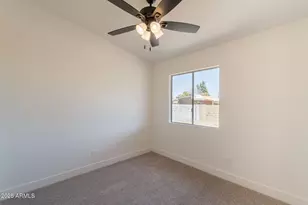 521 E Wickieup Ln, Phoenix, AZ 85024 - Photo 23