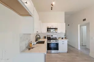 521 E Wickieup Ln, Phoenix, AZ 85024 - Photo 15