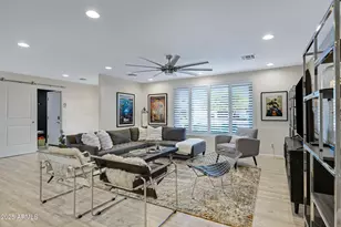 8738 E Rose Ln, Scottsdale, AZ 85250 - Photo 15