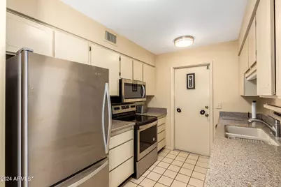 10477 W Highwood Lane, Sun City, AZ 85373 - Photo 7